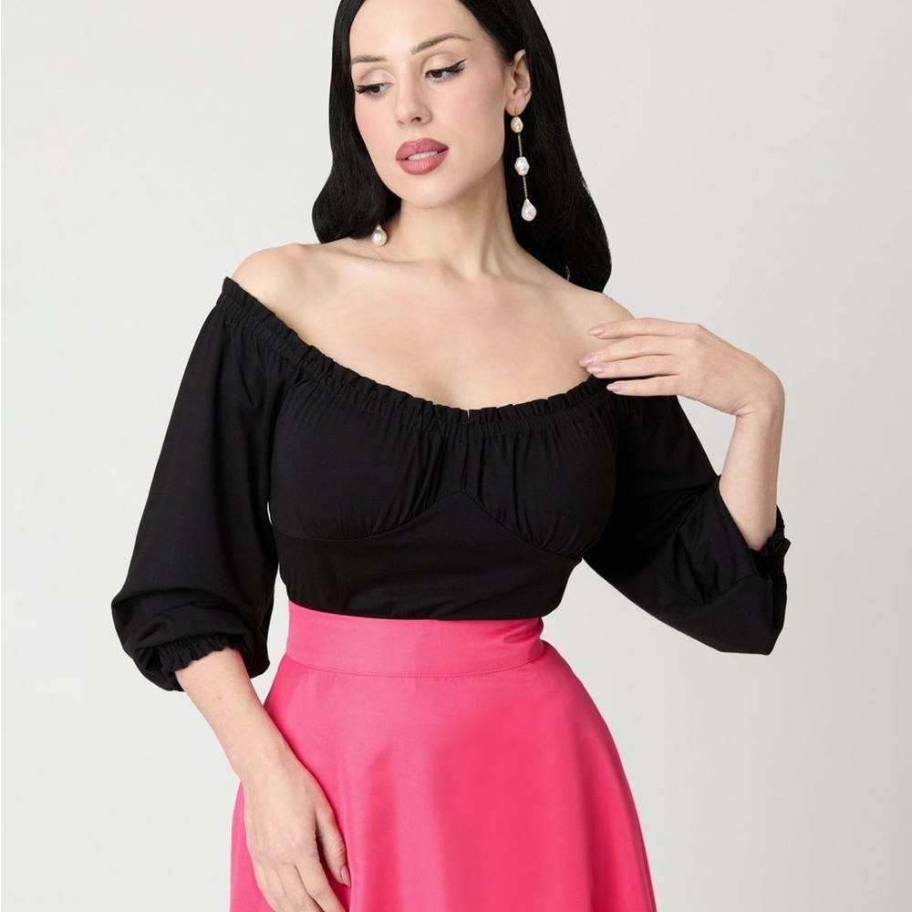 BNWT Unique Vintage Black Peasant Sleeve Top